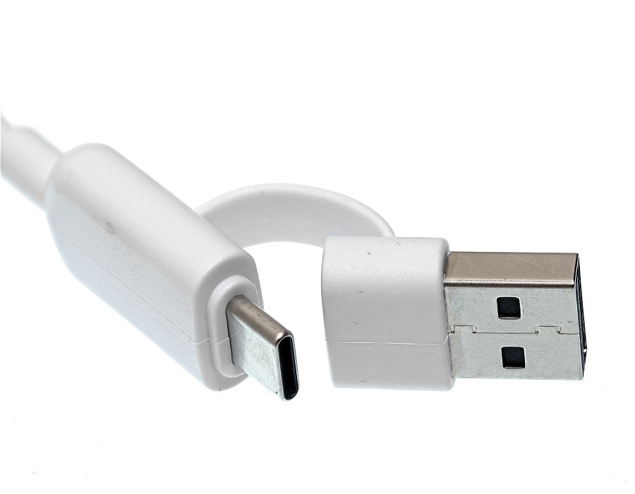 Dual USB-A and USB-C connector for the charging source